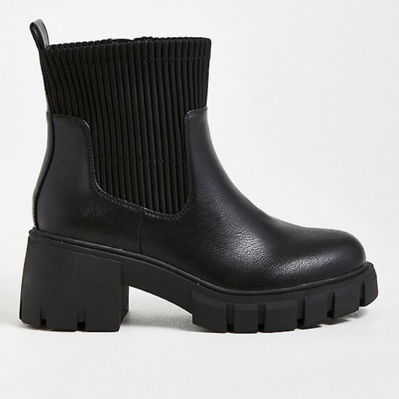 NEW TORRID FAUX LEATHER CHELSEA BOOTIE - Picture 2 of 5